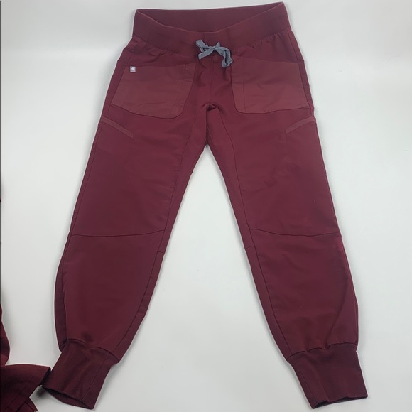 Figs Maroon Burgundy Short Sleeve Scrub Top & Jogger Bottom Set Size Small - Picture 4 of 16